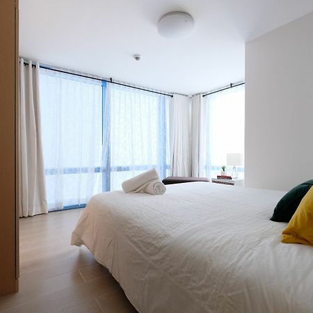 Csuites At Two Central Residences Makati City Exterior foto