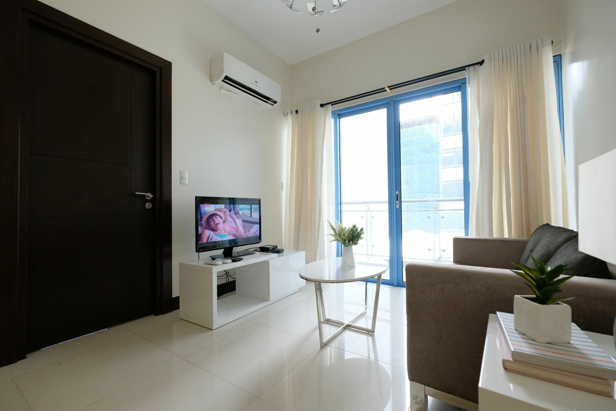 Csuites At Two Central Residences Makati City Exterior foto