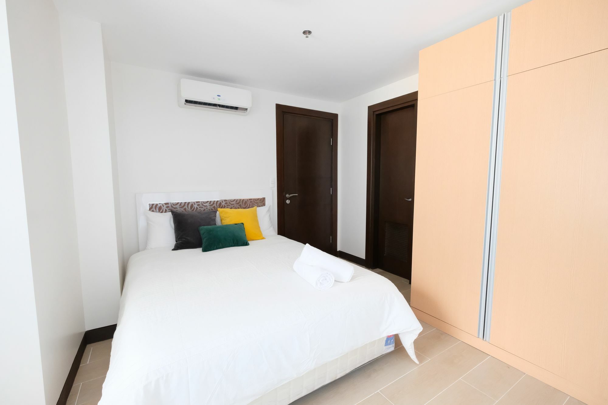 Csuites At Two Central Residences Makati City Exterior foto