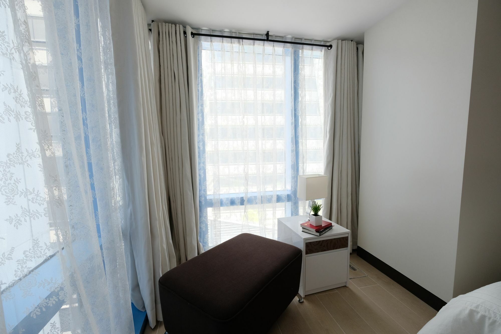 Csuites At Two Central Residences Makati City Exterior foto