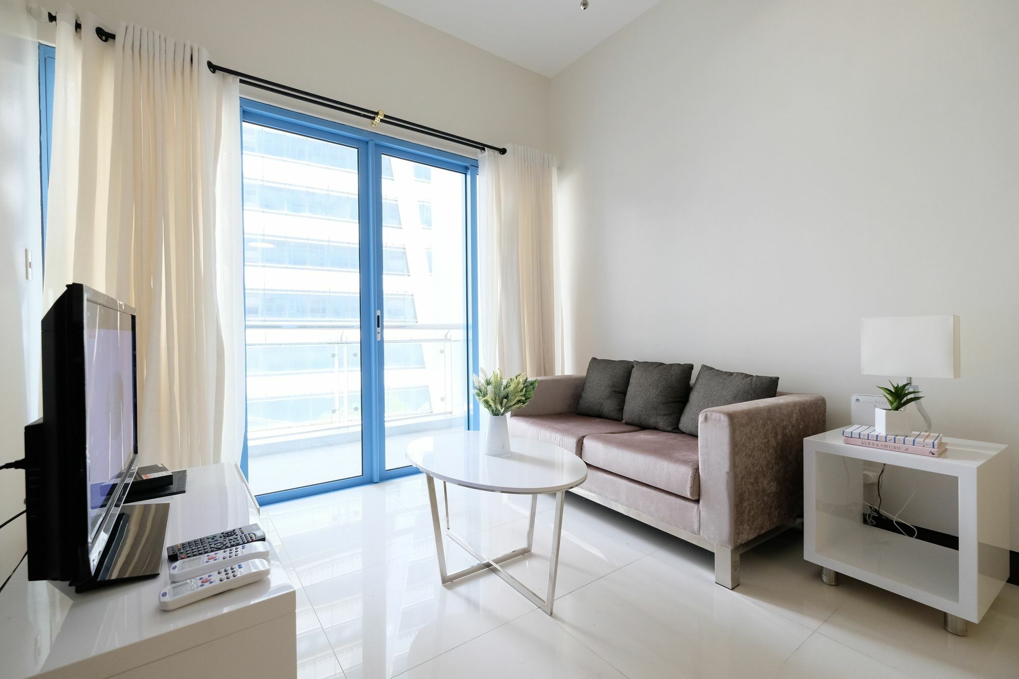 Csuites At Two Central Residences Makati City Exterior foto