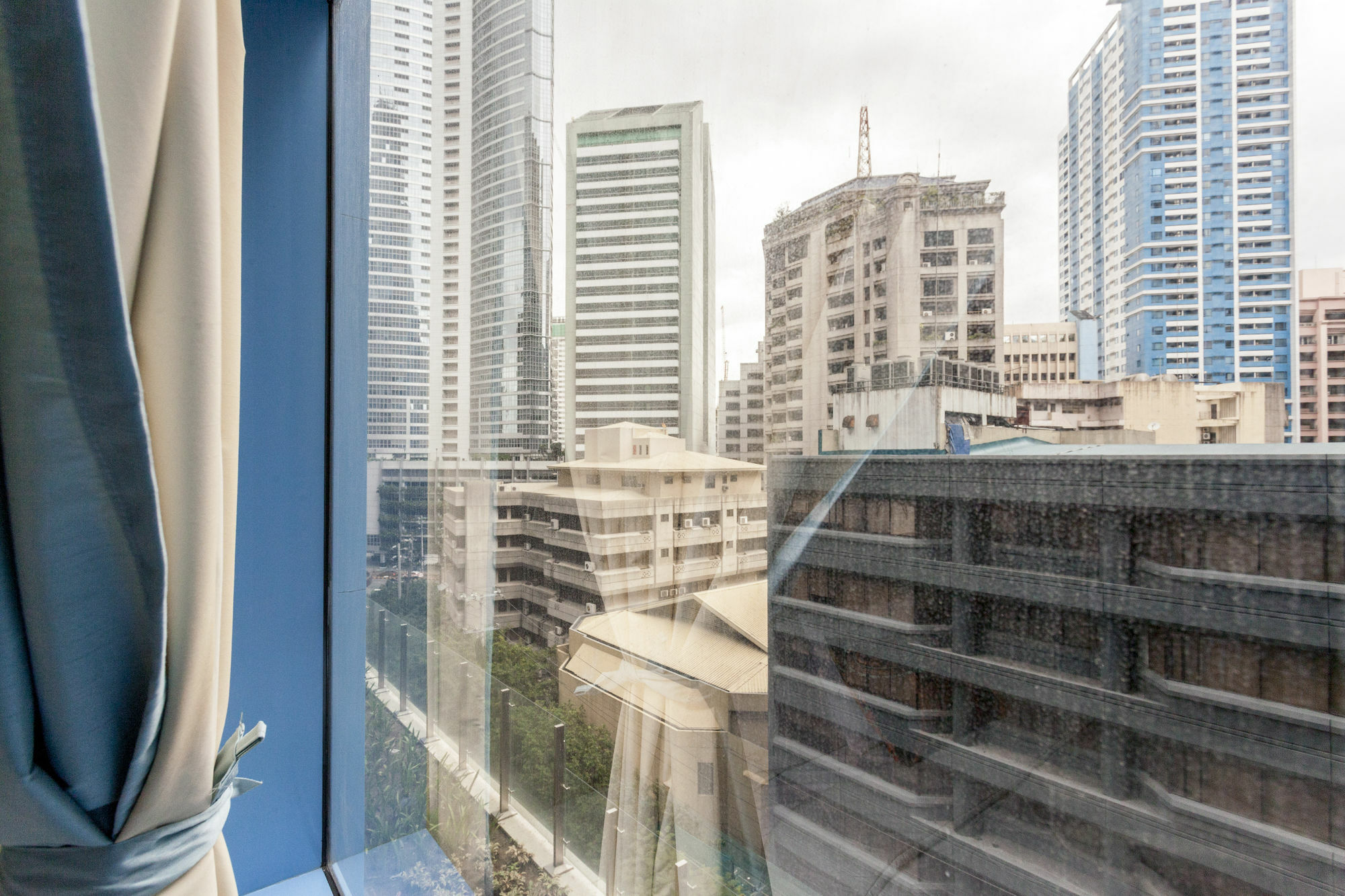 Csuites At Two Central Residences Makati City Exterior foto